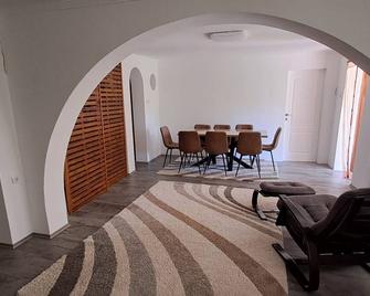 Felicita Vila in nature suitable for accommodation during the EXIT festival! - Sremski Karlovci