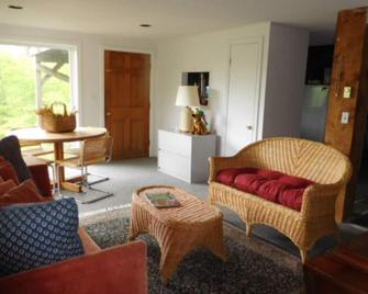 Manchester Vt Private - Charming 1 Bedroom Apartment - Manchester - Living room