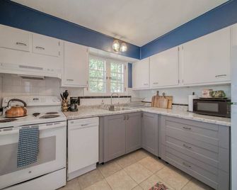 The Green Acres Cottage - Charming 2 Bedroom near S&T and Acorn Trail in Rolla. - Rolla - Кухня