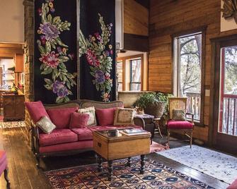 Lakehouse with Private Deck and Hot Tub - Mancos - Lobby