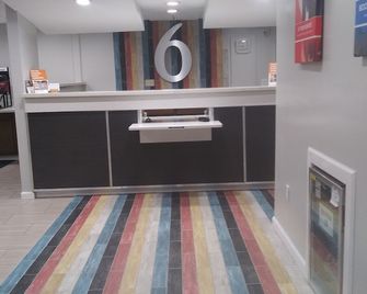Motel 6 Carlisle, Pa - Cumberland Valley - Carlisle - Front desk