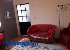 El laberinto hospedaje en casa - Morelia - Living room