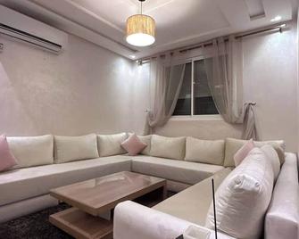 Jolie appartement à Ifrane calme et spacieux - Ifrane - Salon