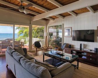 Waimea Bay Shoreline House - Haleiwa
