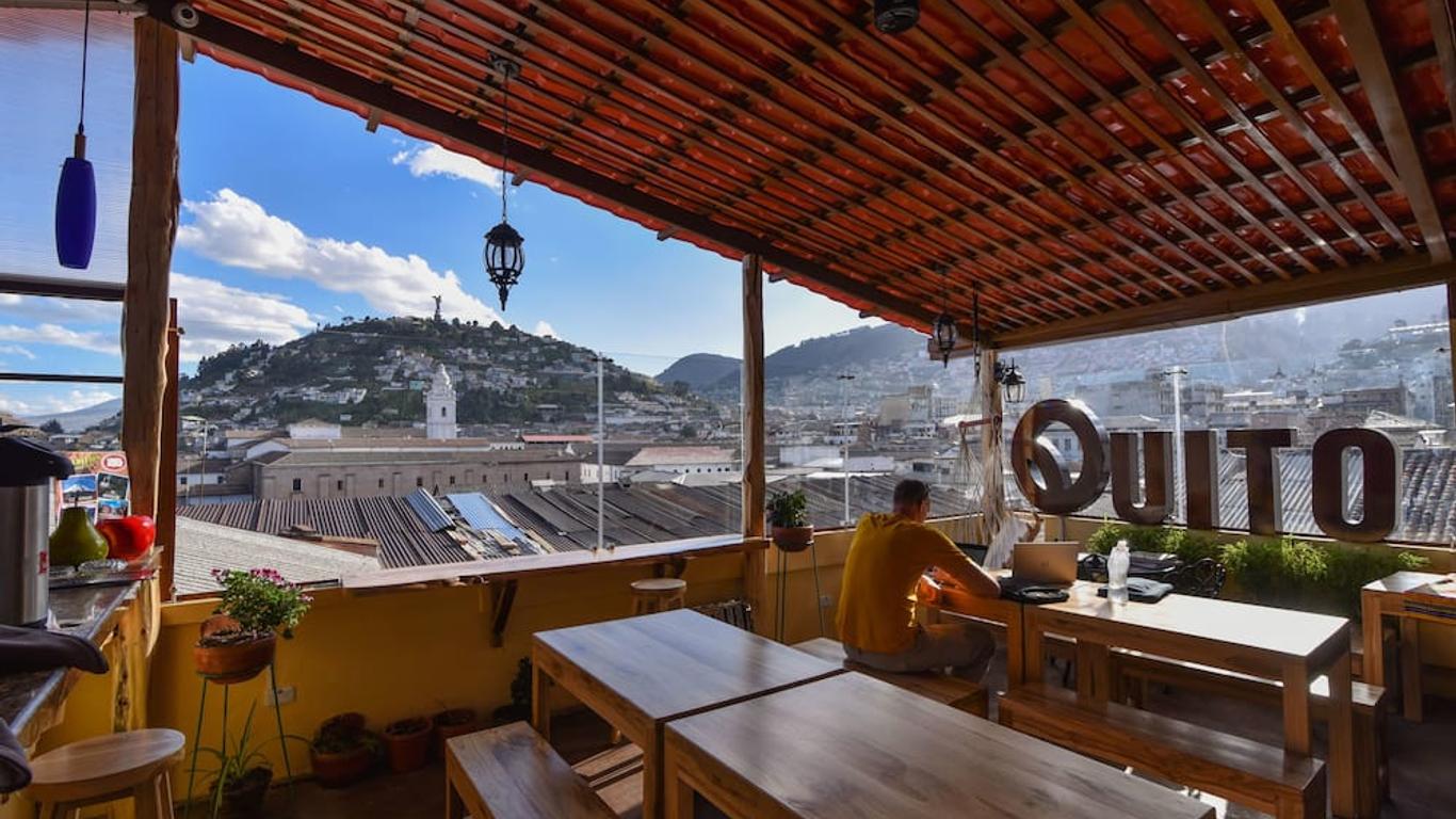 Friends Hotel & Rooftop - Historic Center & Museums