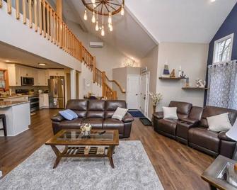 In the heart of Deep Creek Lake! - 'Shamrock Inn' - Oakland - Sala de estar