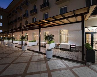 Lotte City Hotels Tashkent Palace - Taškent - Rakennus