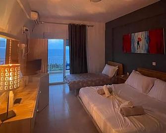 La Maroja View Hotel - Dhërmi - Schlafzimmer