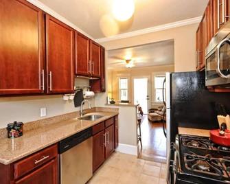 Chic 1 Br Units Near Dilworth - Charlotte - Küche
