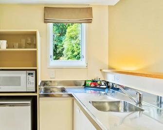 Wallaceville Motor Lodge - Upper Hutt - Kitchen