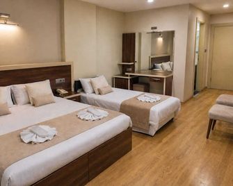 Merkez Otel - Esmirna