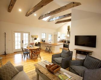 The Vermont Farmhouse. Winter Wonderland. Ski Bromley, Prospect & Stratton Mtn. - North Bennington - Sala de estar