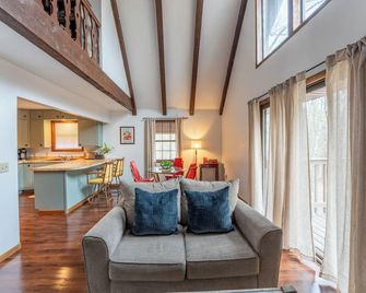 Rustic charm with modern amenities, ensuring a comfortable and memorable stay. - Mountain View - Living room