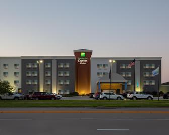 Holiday Inn Express Hotel & Suites Columbus - Columbus - Edificio