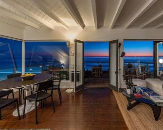 Malibu Beach House, on the Sand, Primary on the water - Malibu - Obývací pokoj