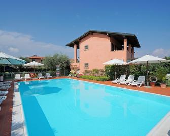 Bellasirmione Holiday Apartments - Sirmione - Pool