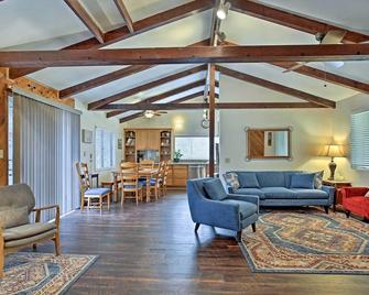Cozy Home with Patio Near Yosemite National Park! - Mariposa - Wohnzimmer