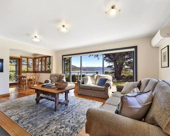 Seaside House - On Waubs Bay! - Bicheno - Sala de estar