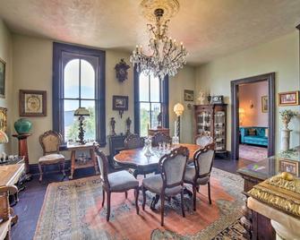 Vintage Apartment in Historic Downtown La Porte! - LaPorte - Jídelna