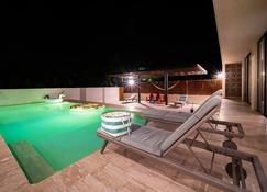 Beachfront Coco Modern Designer House By Peninsula Stays - Telchac Puerto - Pool