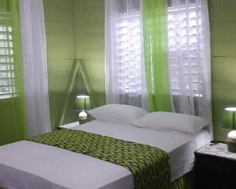Sweet Serenity Cabins - Kingston - Chambre