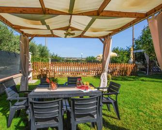 2 Bedroom Beautiful Home In Corridonia - Corridonia - Patio