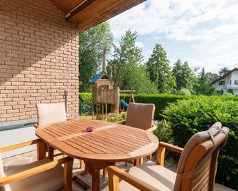 Big 5-stars holiday house with 170 sqm living area and 80 sqm spa area - Rhodt unter Rietburg - Innenhof