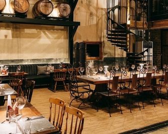 Issara Boutique Winery Hotel - Muak Lek - Restaurante