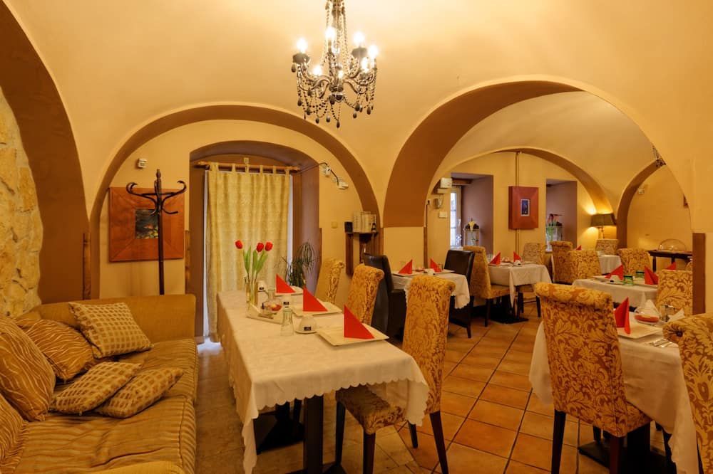 إنجوي إن - Pilsen - مطعم