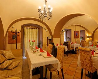 إنجوي إن - Pilsen - مطعم