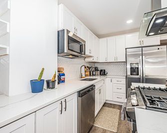 Hidden & Cozy Gem 3 Bedroom Home Near Downtown DC! - Washington, D.C. - Küche
