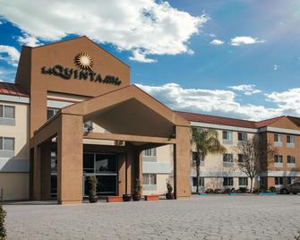 La Quinta Inn & Suites by Wyndham Dublin Pleasanton - Dublin - Building