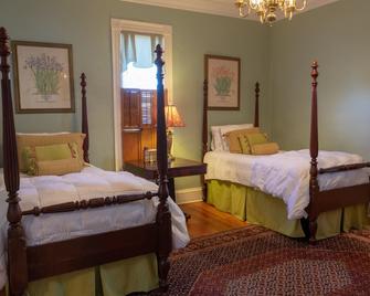 Millstone Cottage, 2 Br/1 Ba/Patio- Downtown - Bardstown - Bedroom