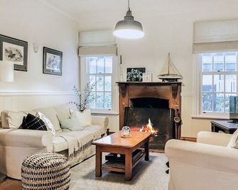 Marigold Cottage Charming 1870s Central Daylesford Cottage - Daylesford - Living room
