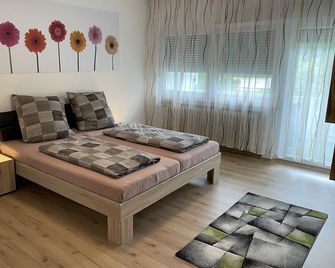 Schön Eingerichtete Ca.85 qm Große Ferienwohnung - Bad Karlshafen - Slaapkamer