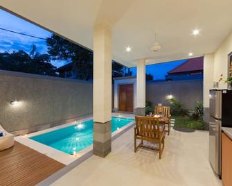 Paisa Villa Seminyak - Denpasar - Piscina