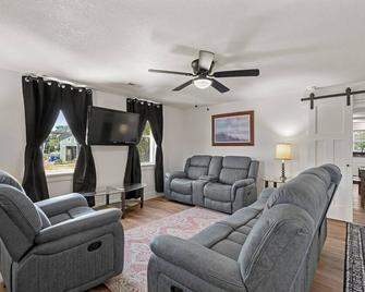 White Heron: Sound Views | Pet Friendly - Buxton - Wohnzimmer