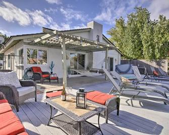 Lakefront Tempe House with Sun Deck, Hot Tub and Boats - Tempe - Patio