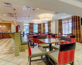 Comfort Suites Charleston West Ashley - צ'רלסטון - מסעדה
