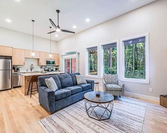 Woodside Retreat A&B:Modern Home - Scottsville - Sala de estar
