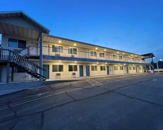 Unit 4 - Stand Rock Studios - Wisconsin Dells - Building