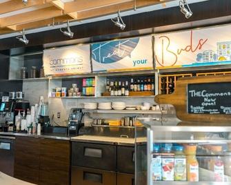 Indulge in Home-Like Comfort! 2 Comfortable Units, Near Camarillo Ranch House - Camarillo - Bar