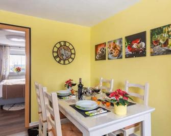 G.A.D.D Ferienwohnung/Glück an der Donau - Straubing - Restaurant