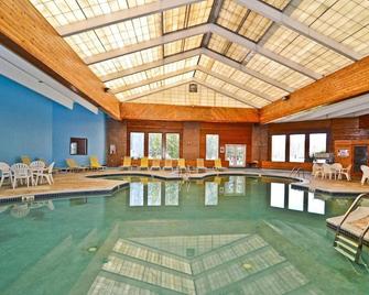 Pocono Resort & Conference Center - Pocono Mountains - Lake Harmony - Pool