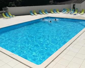 Camping Fleur d'Oléron - Saint-Pierre-d'Oléron - Alberca