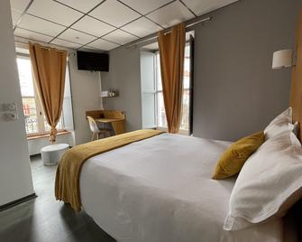 Le Central Hôtel-Bar - Oloron-Sainte-Marie - Bedroom