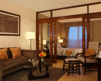 Hotel Kimberly Tagaytay - Tagaytay - Living room