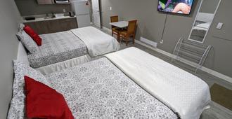 Riverside Motel - Medicine Hat - Bedroom