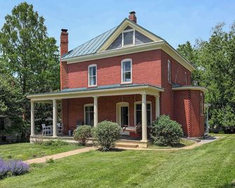 Historic Queen Anne Family Home w Modern Comforts - Harpers Ferry - Building