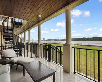 Riverfront Charm by Lucky Savannah - Savannah - Varanda